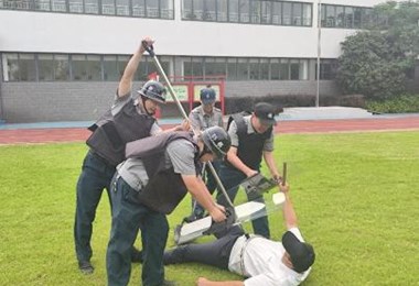 筑牢反恐防暴防线　守护平安和谐校园